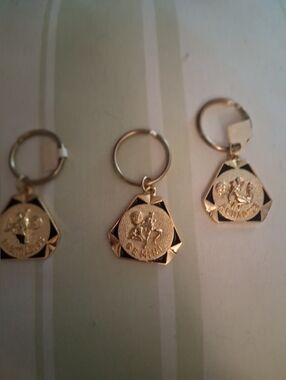 Vintage Lot Of 3 Gold Tone Zodiac Medallion Keychain Gemini Sagittatius Aquarius